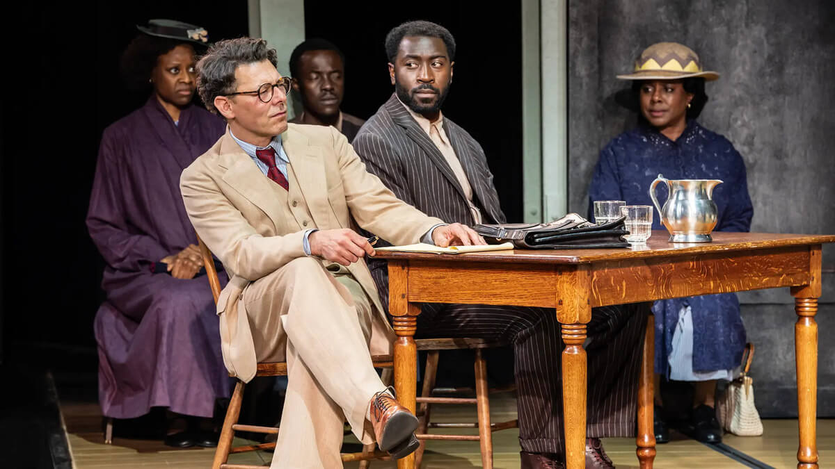Ensemblet i To Kill A Mockingbird. Foto av Johan Persson